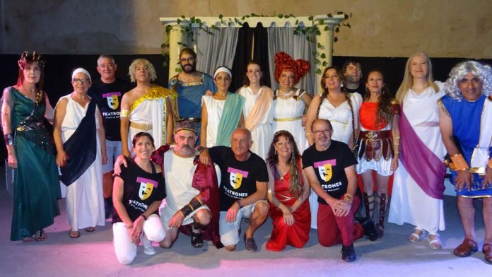 El grupo de Teatro de Otones de Benjumea, ‘Los Treatones’ actúa este fin de semana en el municipio briquero.