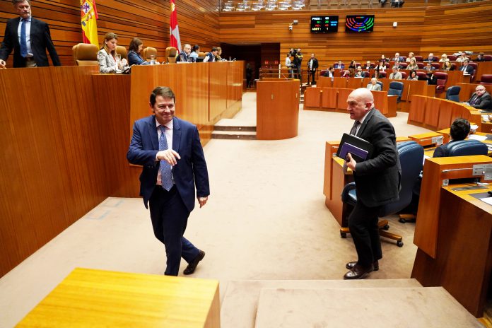 El Presidente de la Junta durante la segunda sesión de Pleno en las Cortes de Castilla y León.