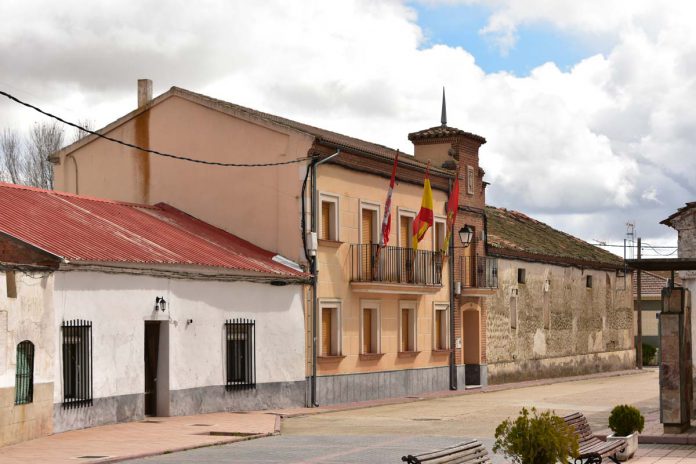 Ayuntamiento de Donhierro. Foto: José Antonio Santos.
