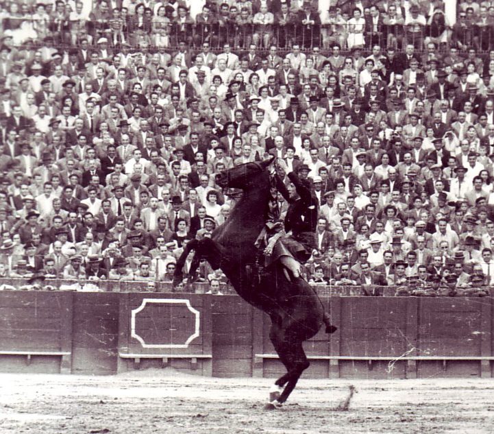 Josechu Pérez de Mendoza,  el segoviano con nombre de pelotari que revolucionó el toreo a caballo