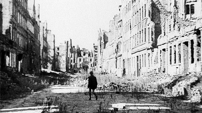 Fotograma de “Alemania, año cero” (1948) de Roberto Rossellini.