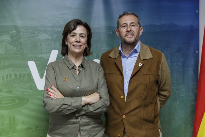 Esther Núñez y Alfonso Ceballos, nuevos concejales (Vox). / NACHO VALVERDE - ICAL