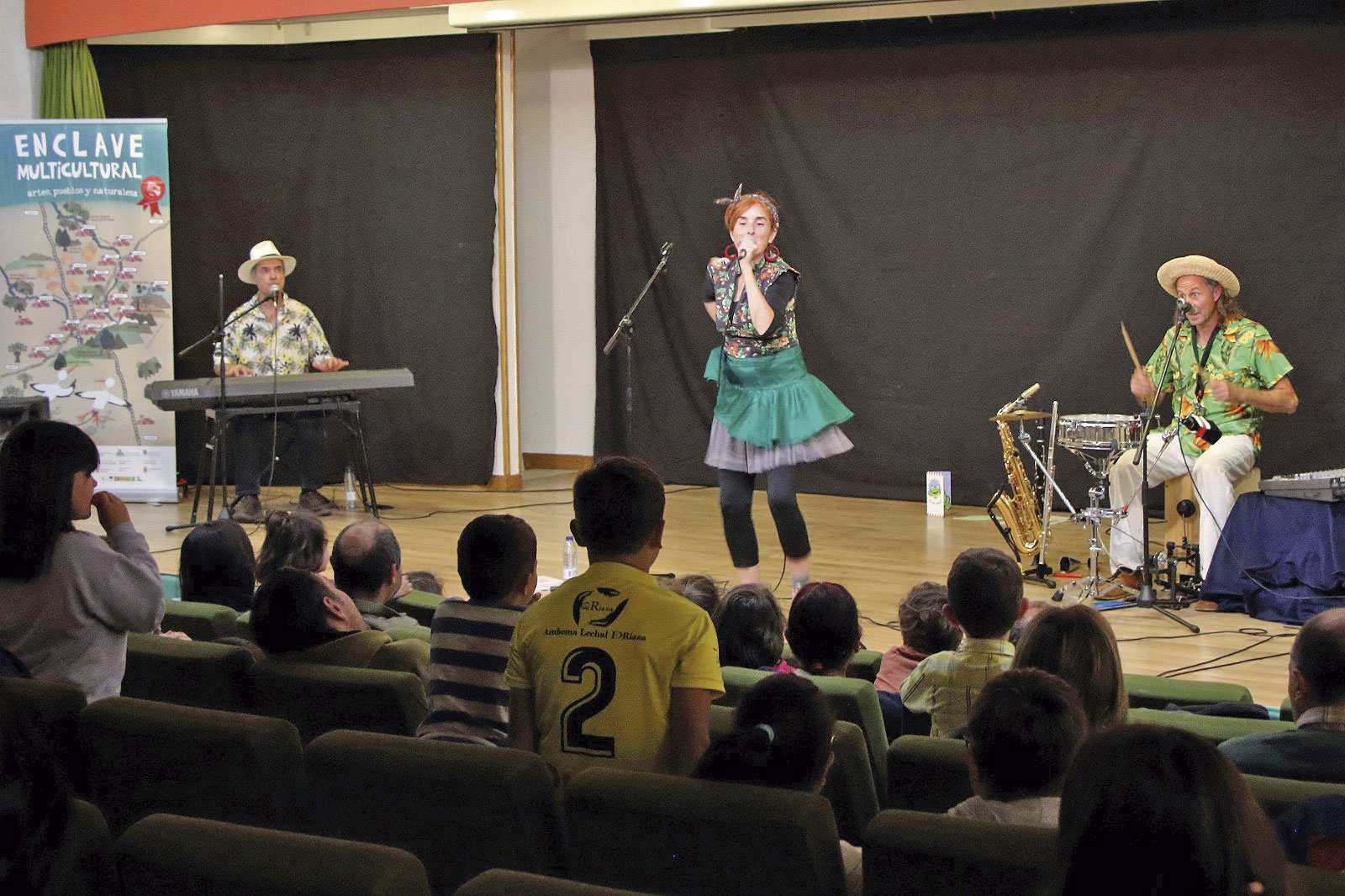 El grupo humor�stico -Tr�o Mandarina llena el Sal�n Cultural en <h3 class='enlacePalabraNoticia'>Riaza</h3>