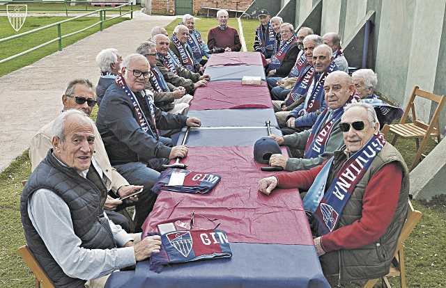 La Gimnástica Segoviana reunió a sus 28 socios más antiguos